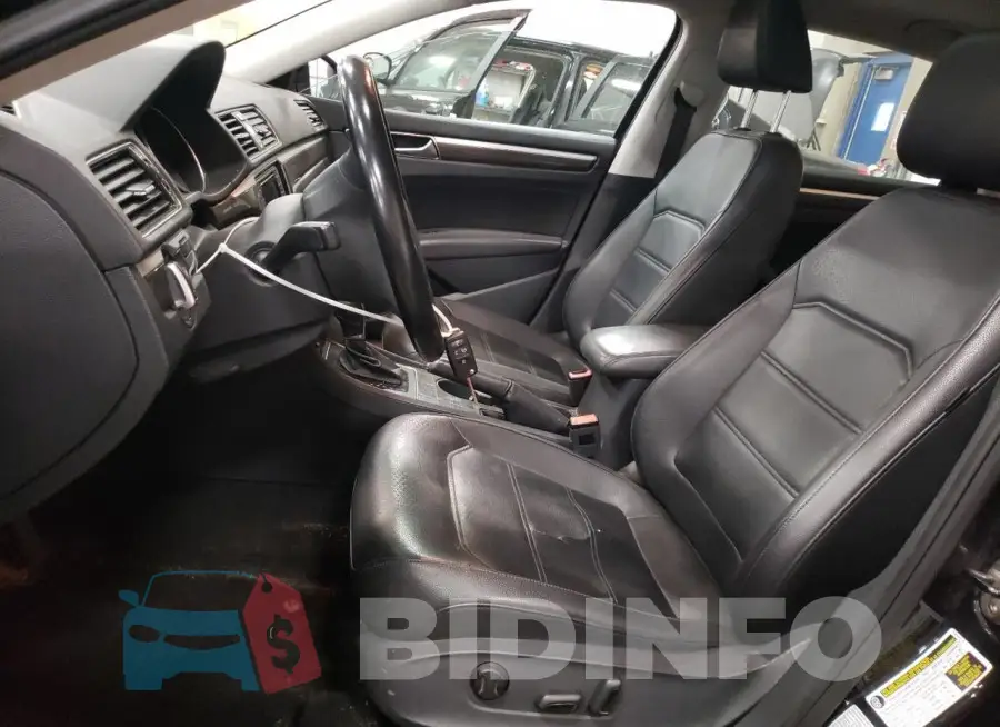1VWGT7A32HC027196 Photo# 7
