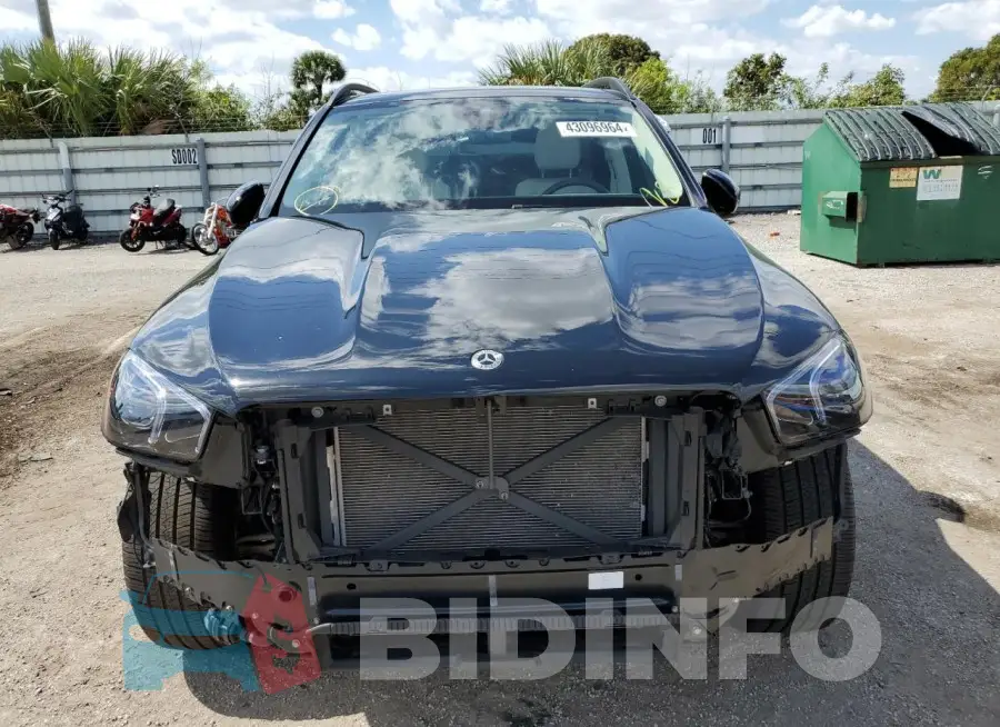 4JGFB4JB1PA917458 Photo# 5