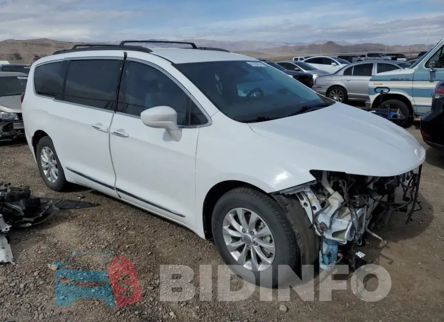 2C4RC1BG4HR609723 Photo# 4