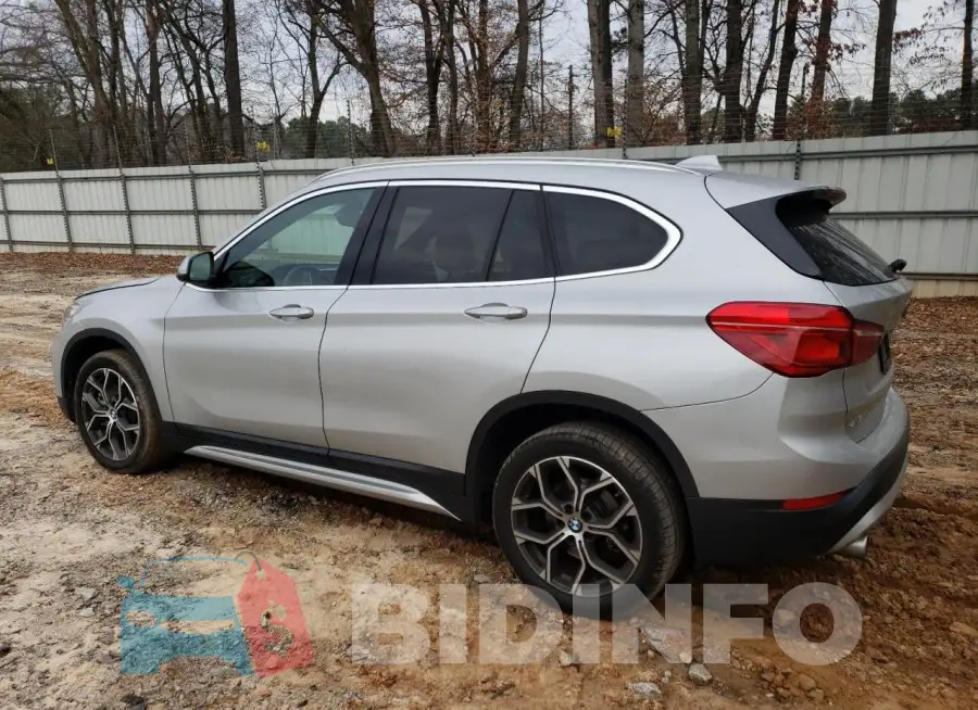 WBXJG7C03M3M76318 Photo# 2