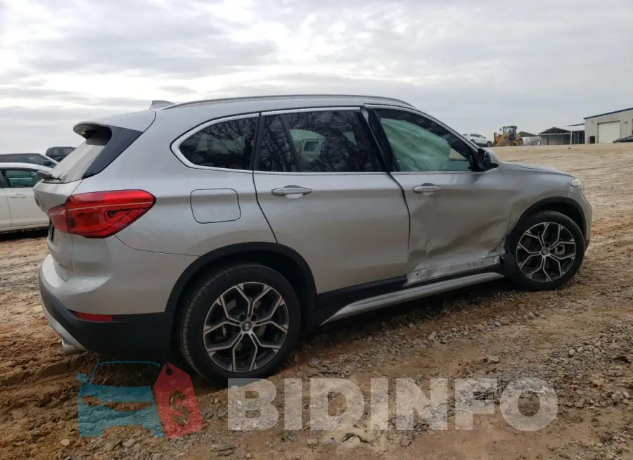 WBXJG7C03M3M76318 Photo# 3