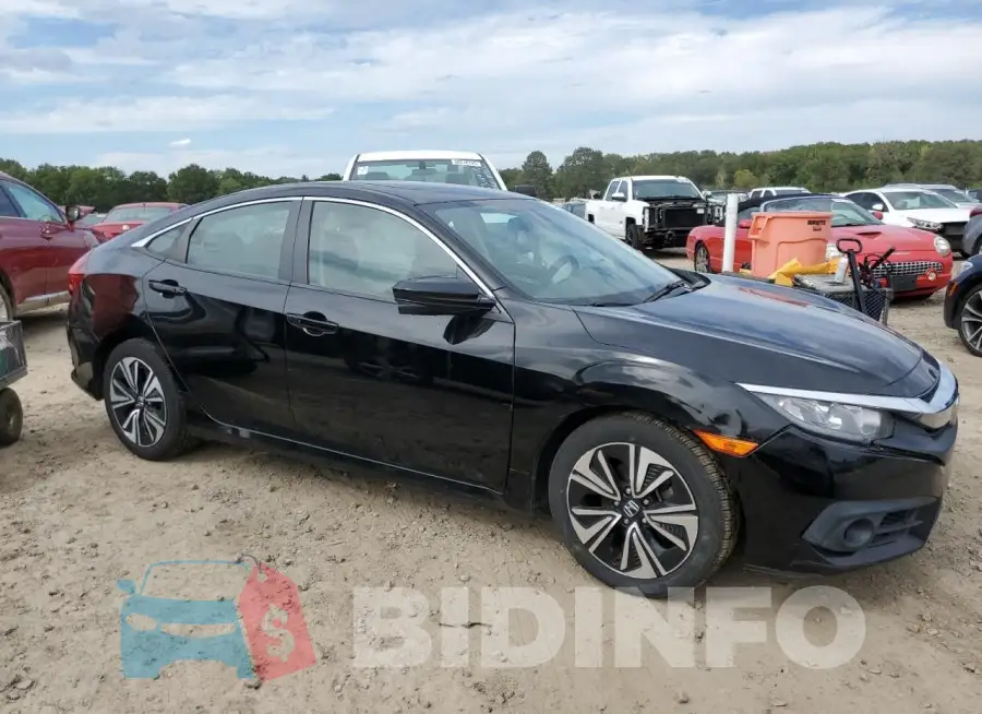 19XFC1F30HE028649 Photo# 4