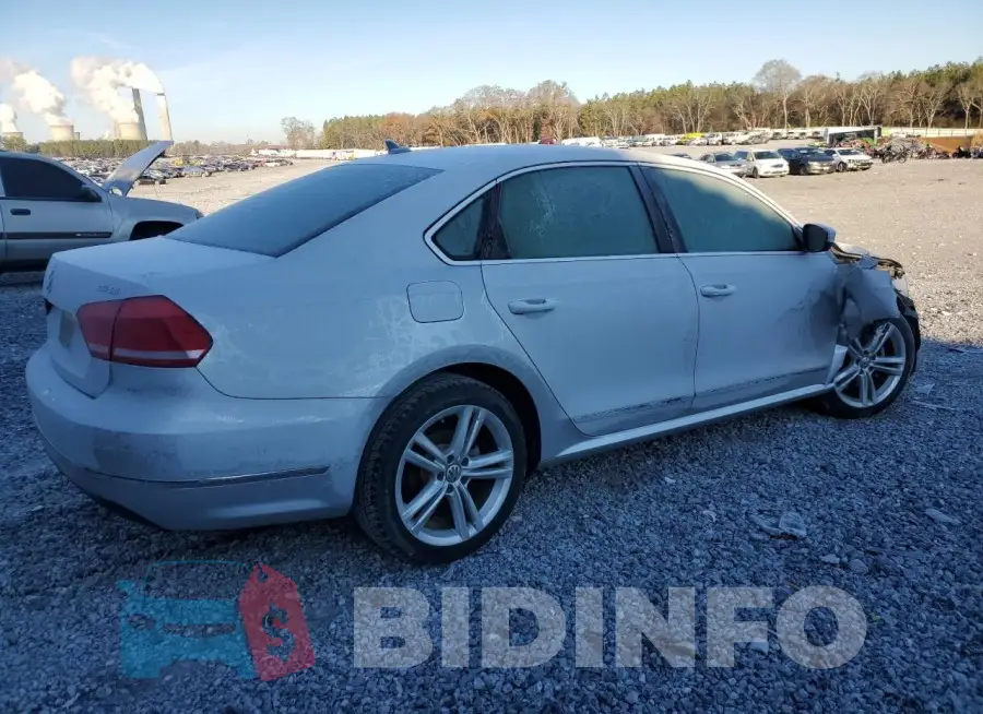1VWBS7A33FC102255 Photo# 3