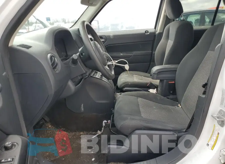1C4NJPBAXGD670126 Photo# 7