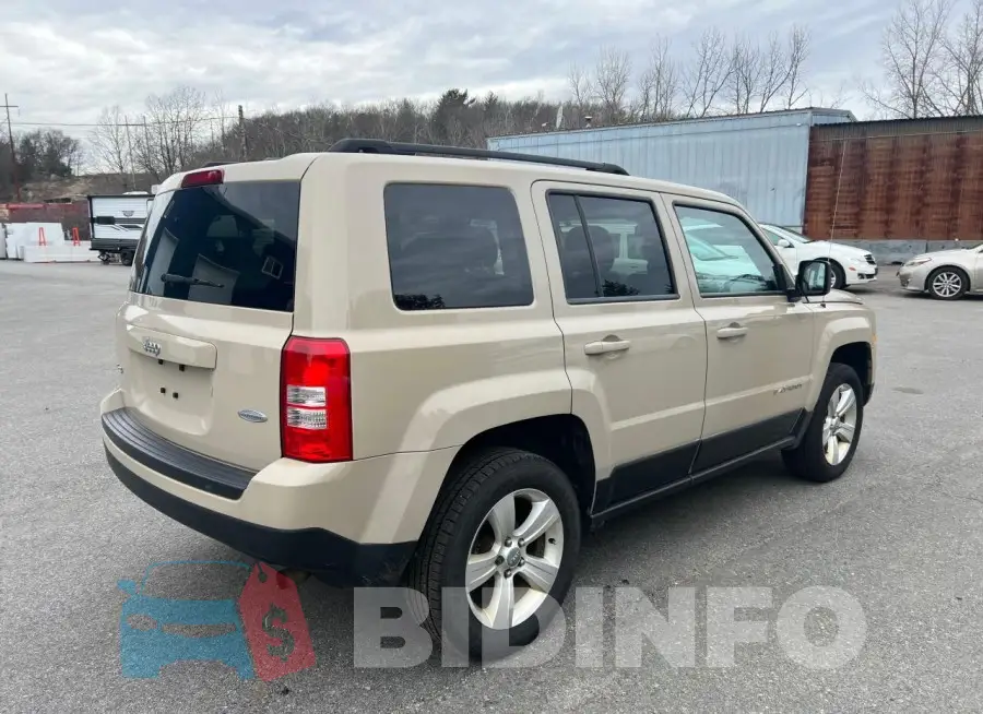 1C4NJRFB5HD181066 Photo# 4