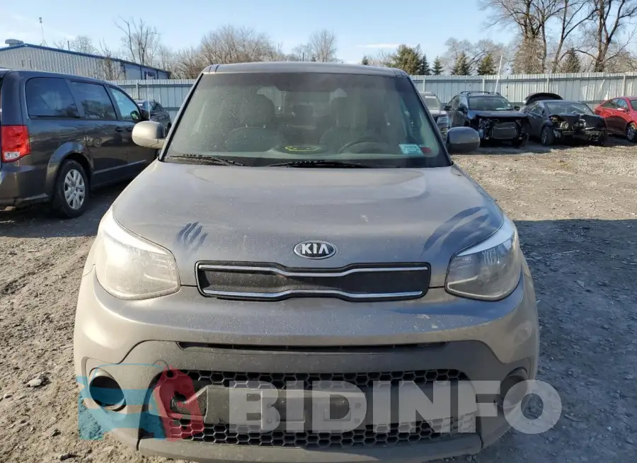 KNDJN2A21J7613142 Photo# 5