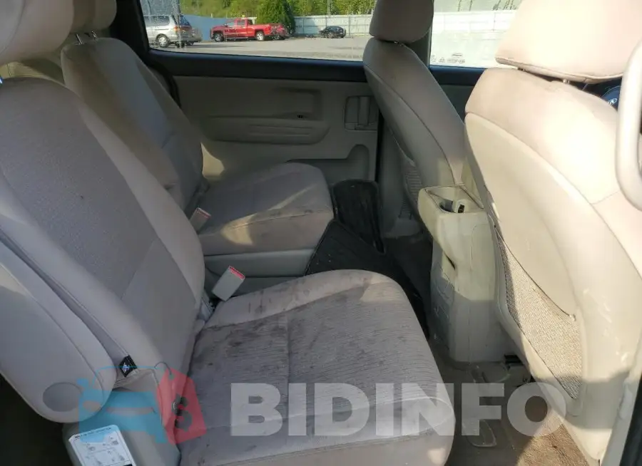 KNDMB5C1XJ6409053 Photo# 11