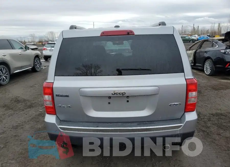 1C4NJRAB8GD771784 Photo# 6
