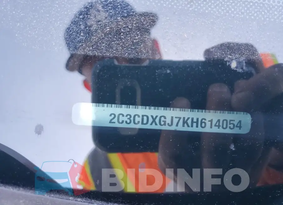 2C3CDXGJ7KH614054 Photo# 13