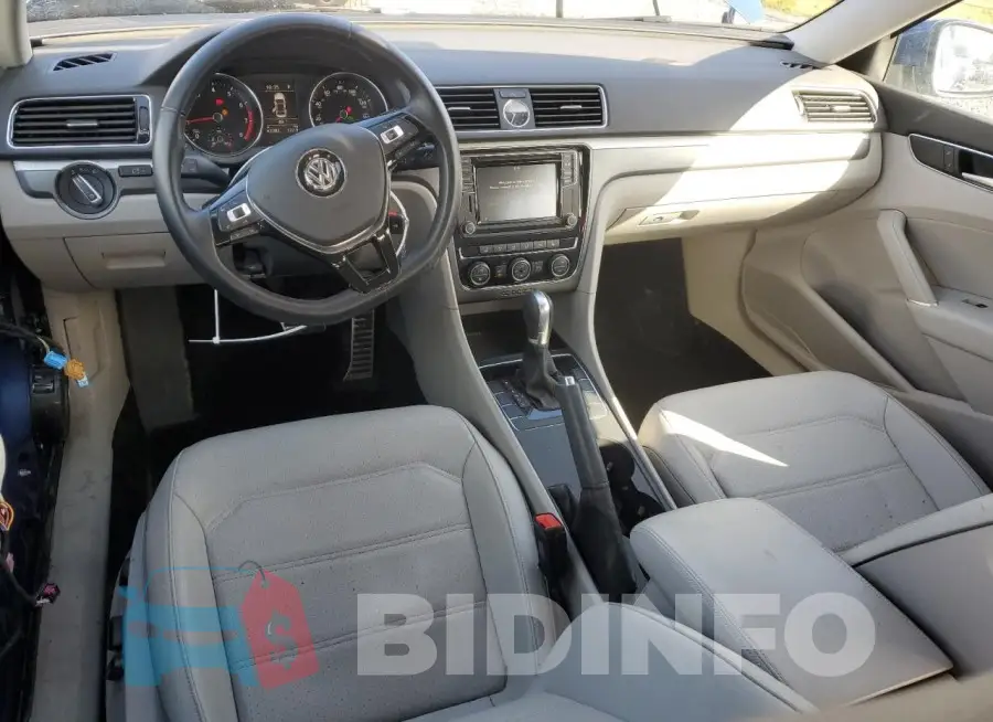1VWDT7A3XHC050017 Photo# 8