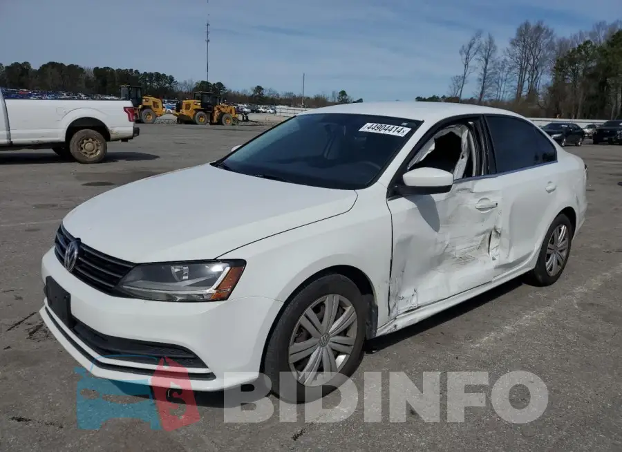 3VW167AJXHM270118 Photo# 1