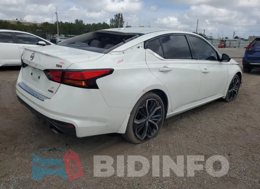 1N4BL4CW3PN332895 Photo# 3