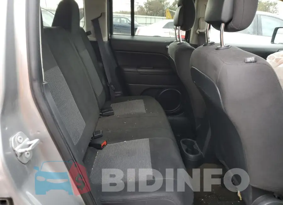 1C4NJRFB8GD782017 Photo# 10