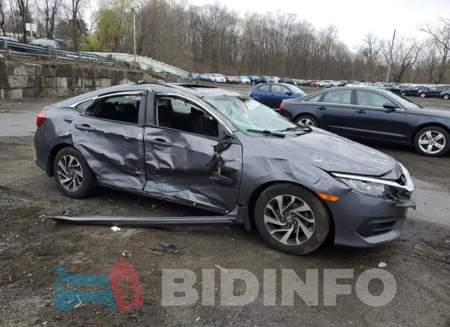 19XFC2F72HE209065 Photo# 4