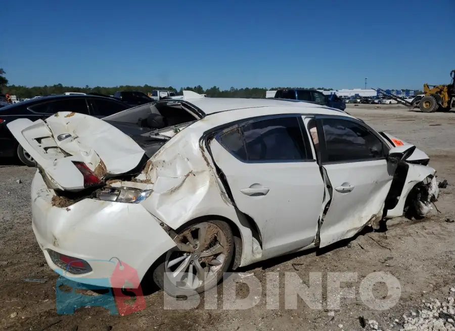 19UDE2F35HA009820 Photo# 3
