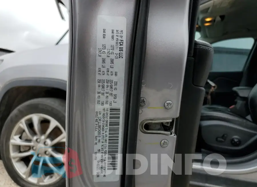 1C4PJLLB8KD420319 Photo# 12