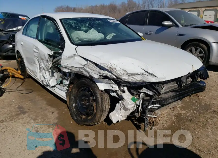 3VW2B7AJ2HM413403 Photo# 4