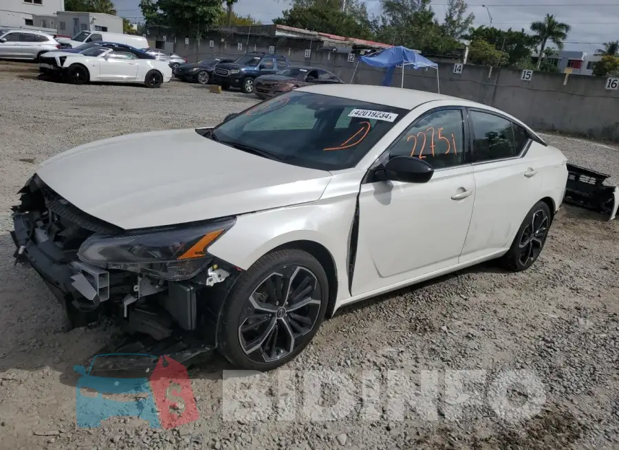1N4BL4CV4PN332072 Photo# 1