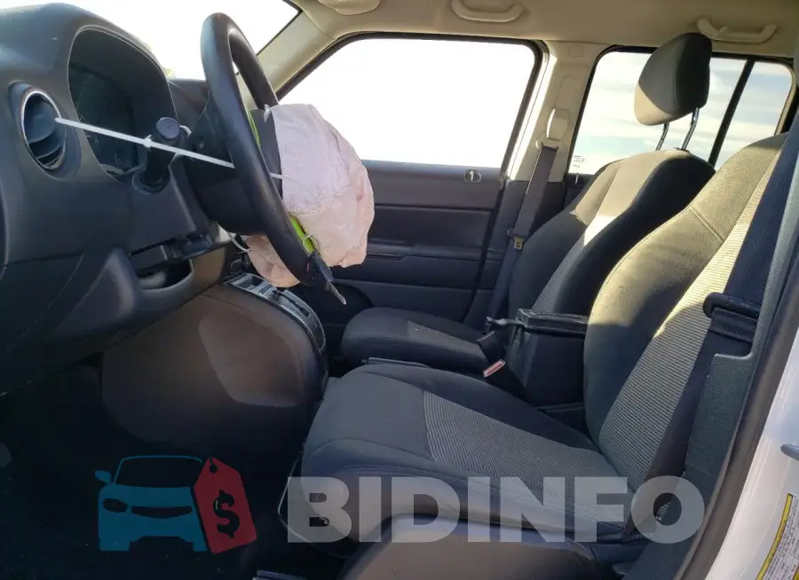 1C4NJPBA3GD679444 Photo# 7