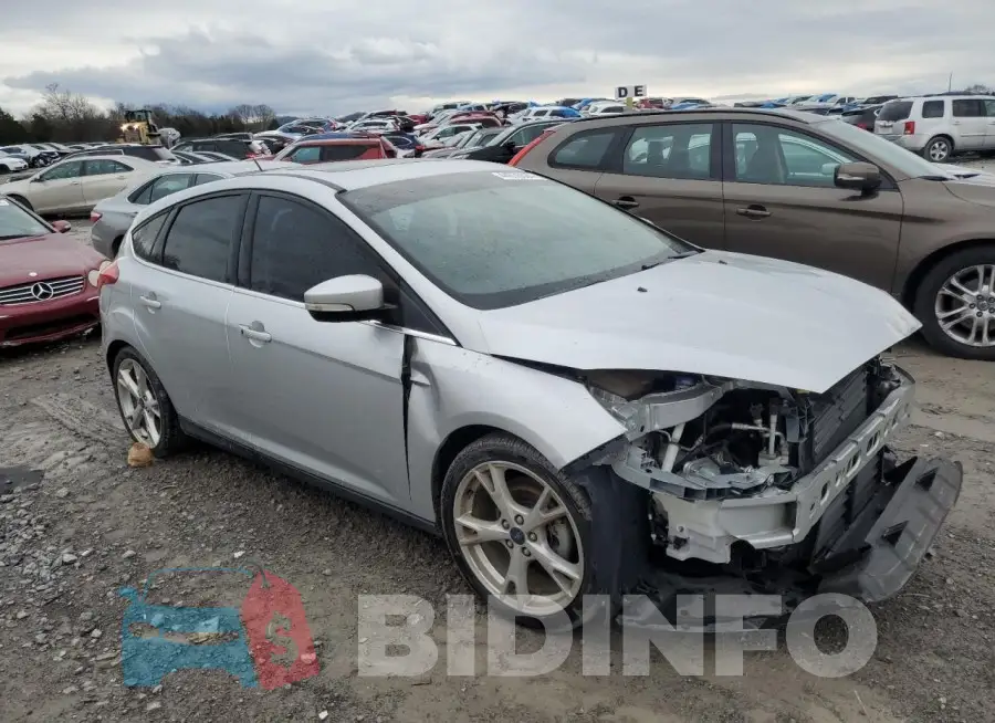 1FADP3N27GL249225 Photo# 4