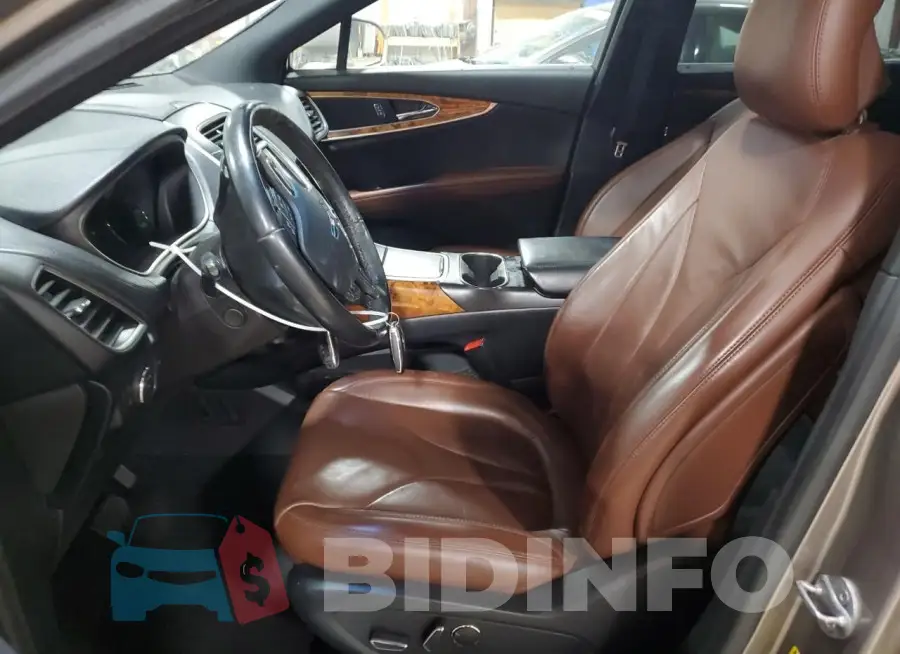2LMPJ8LR4JBL21687 Photo# 7