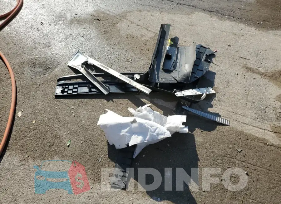1GNSKHKC5KR201813 Photo# 13