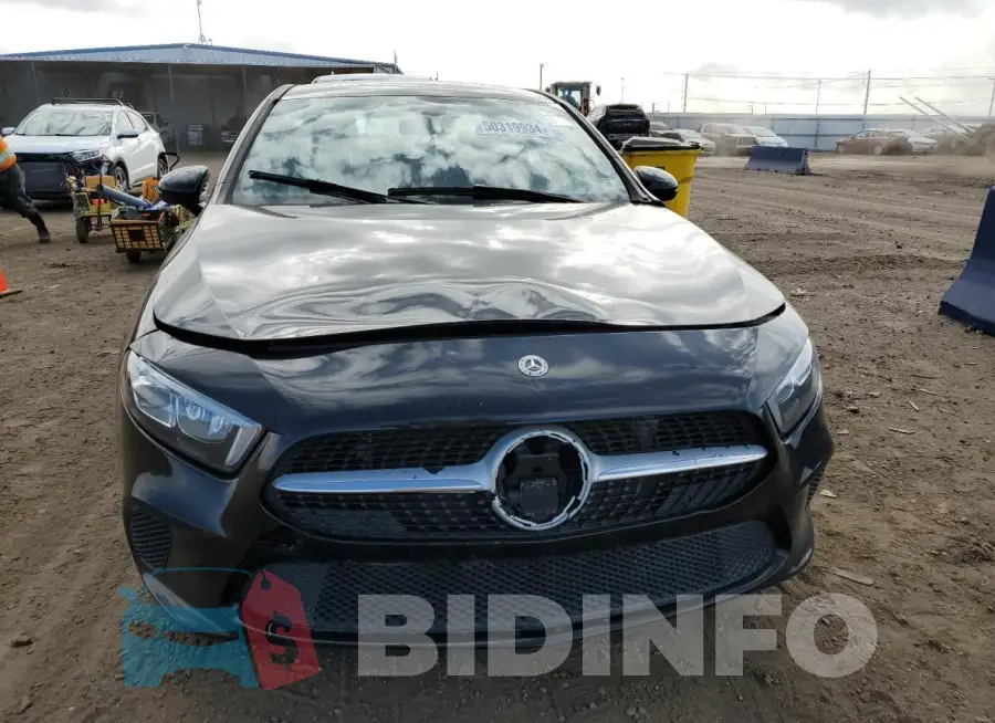 WDD3G4EB7KW018043 Photo# 5