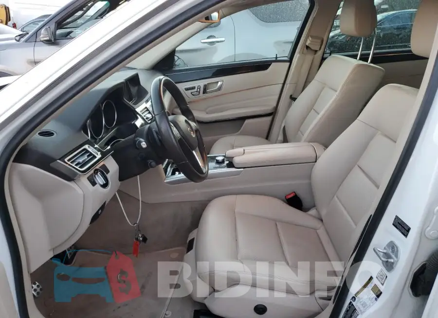 WDDHF8JB4FB102081 Photo# 7