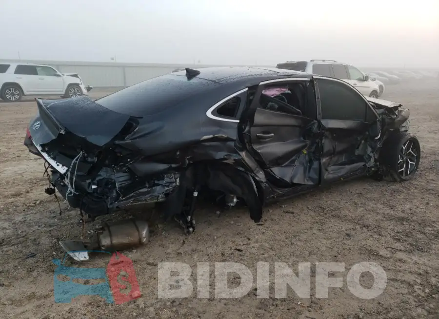 KMHL14JC1PA288573 Photo# 3