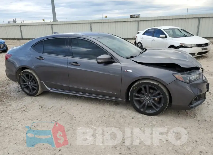 19UUB2F61JA011699 Photo# 4