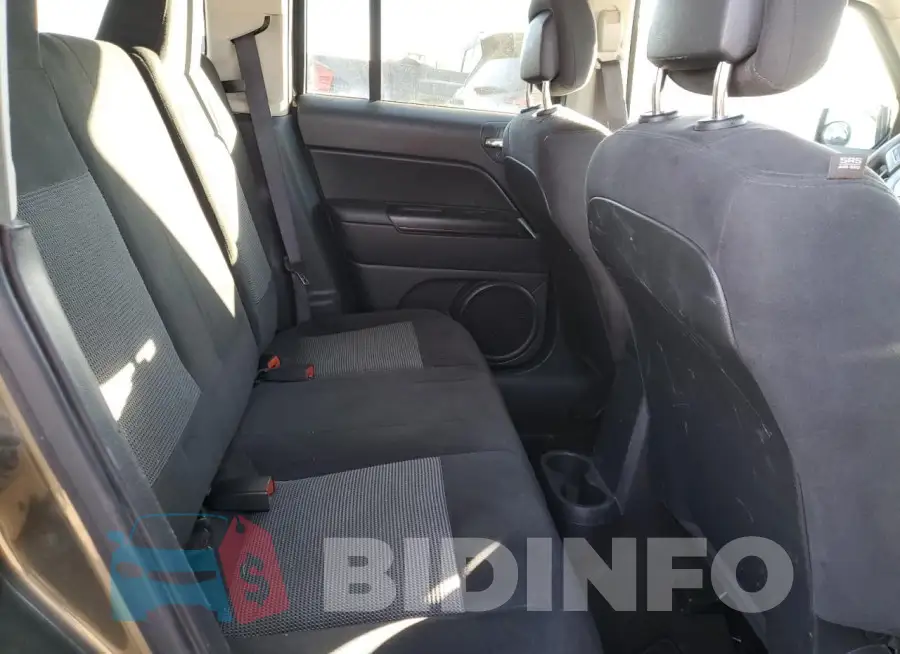 1C4NJPBB6FD430188 Photo# 10