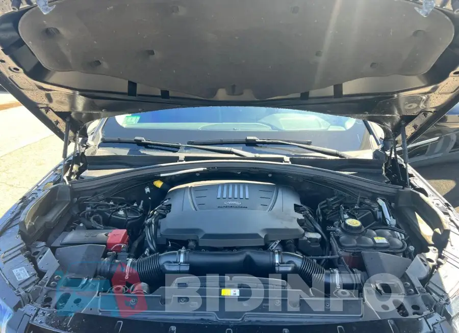 SALYB2RV0JA720197 Photo# 10
