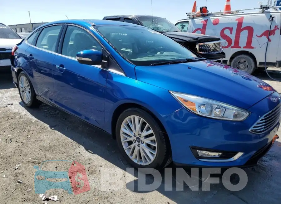 1FADP3J24JL271759 Photo# 4