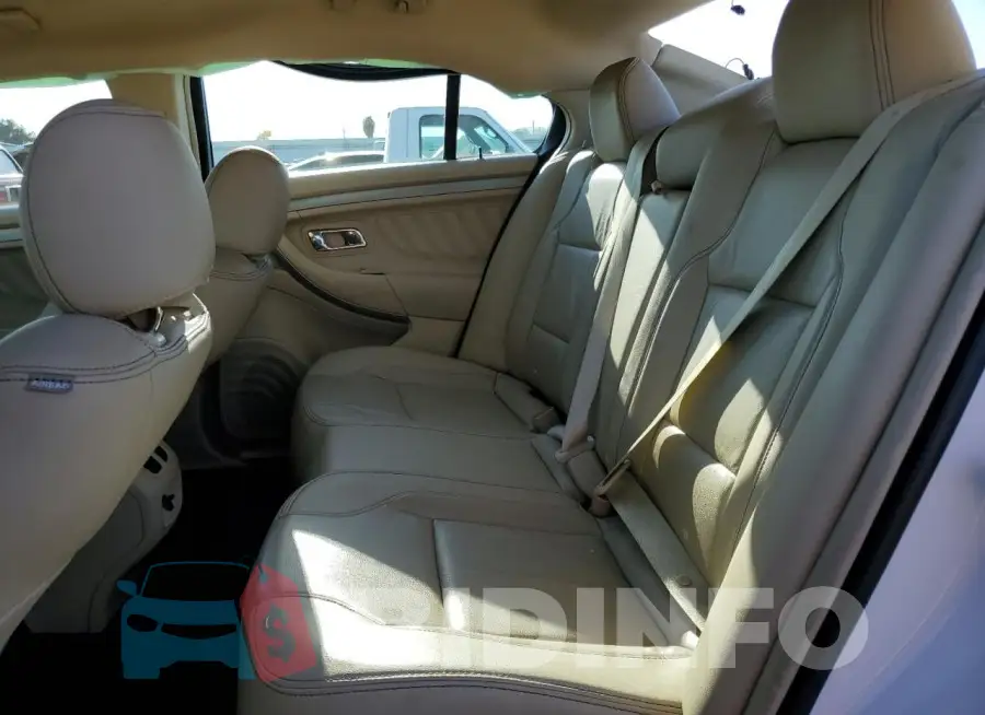 1FAHP2E84JG138082 Photo# 10