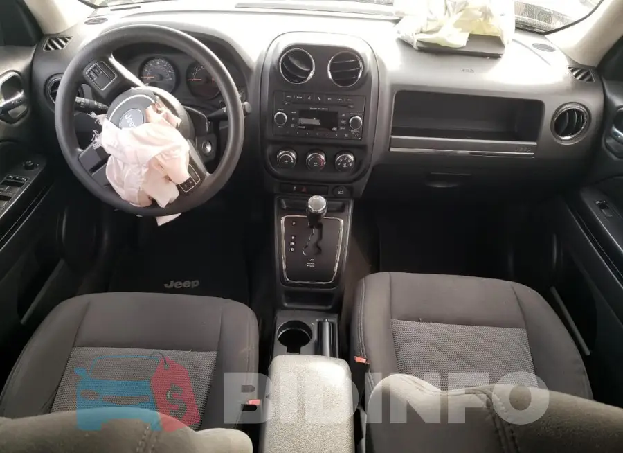 1C4NJPBB9GD761543 Photo# 8