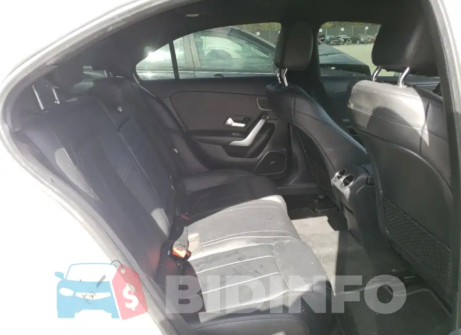 WDD3G4EB6KW012945 Photo# 10