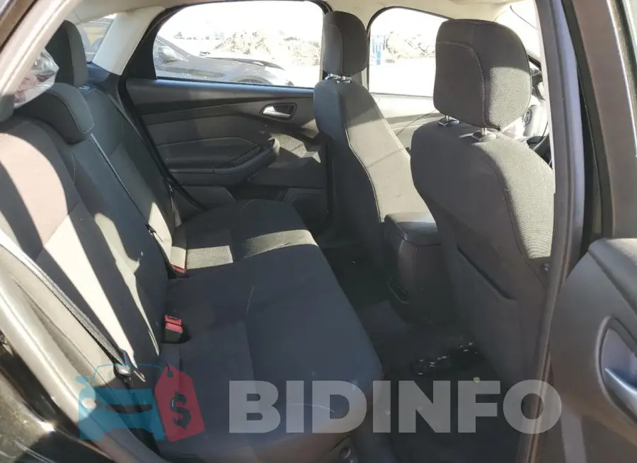1FADP3F21JL272215 Photo# 10
