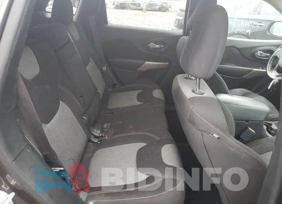 1C4PJLCB8JD551765 Photo# 11