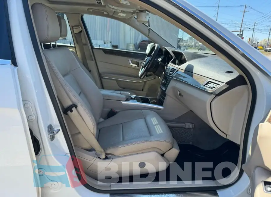WDDHF8JB3FB125285 Photo# 5