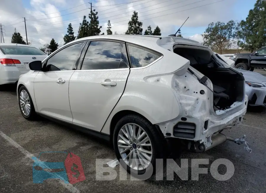 1FADP3N28GL246334 Photo# 2