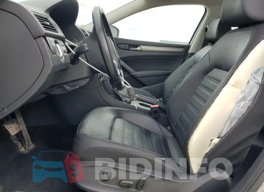 1VWBT7A37FC025726 Photo# 7
