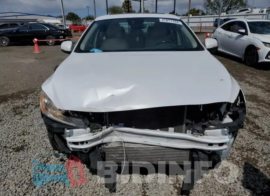 YV126MFK2G2413862 Photo# 5
