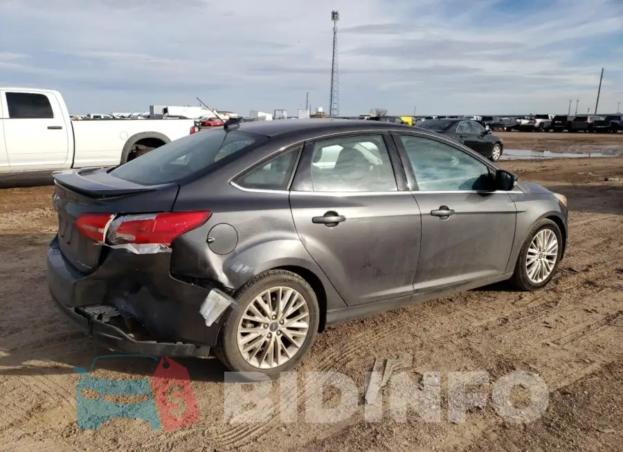 1FADP3J28JL314323 Photo# 3