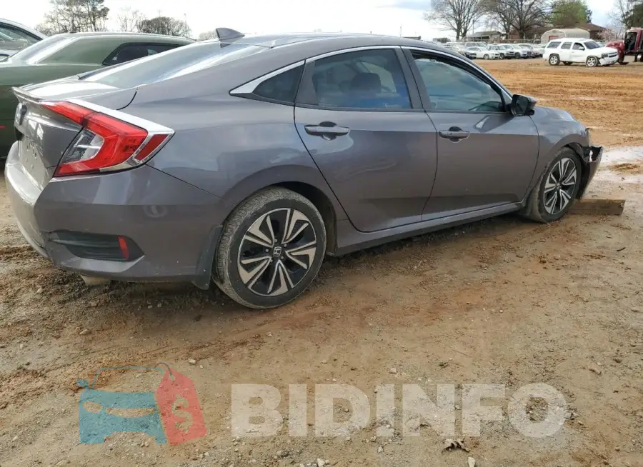 19XFC1F30HE210092 Photo# 3