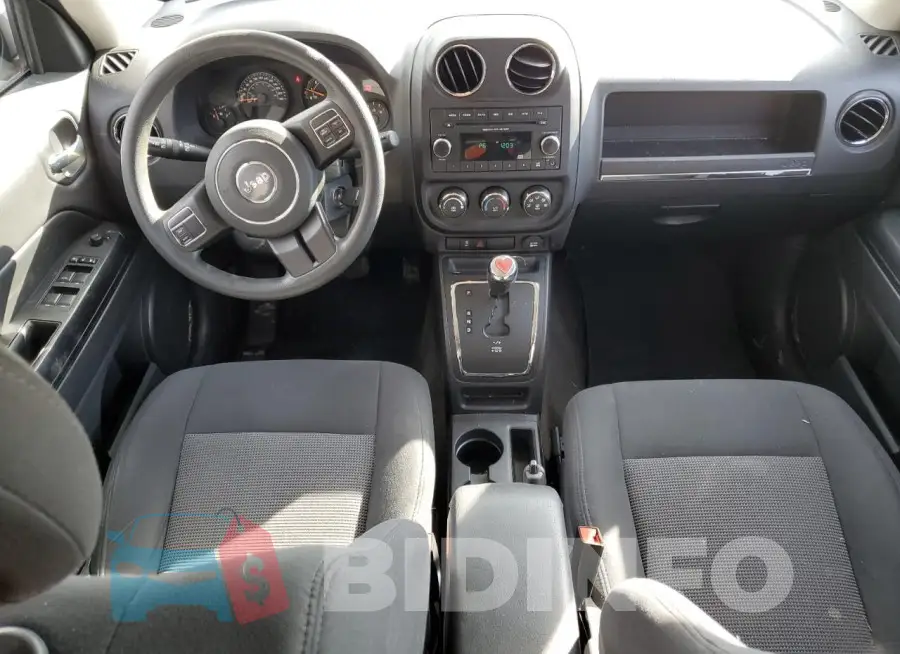 1C4NJRAB6FD100256 Photo# 8