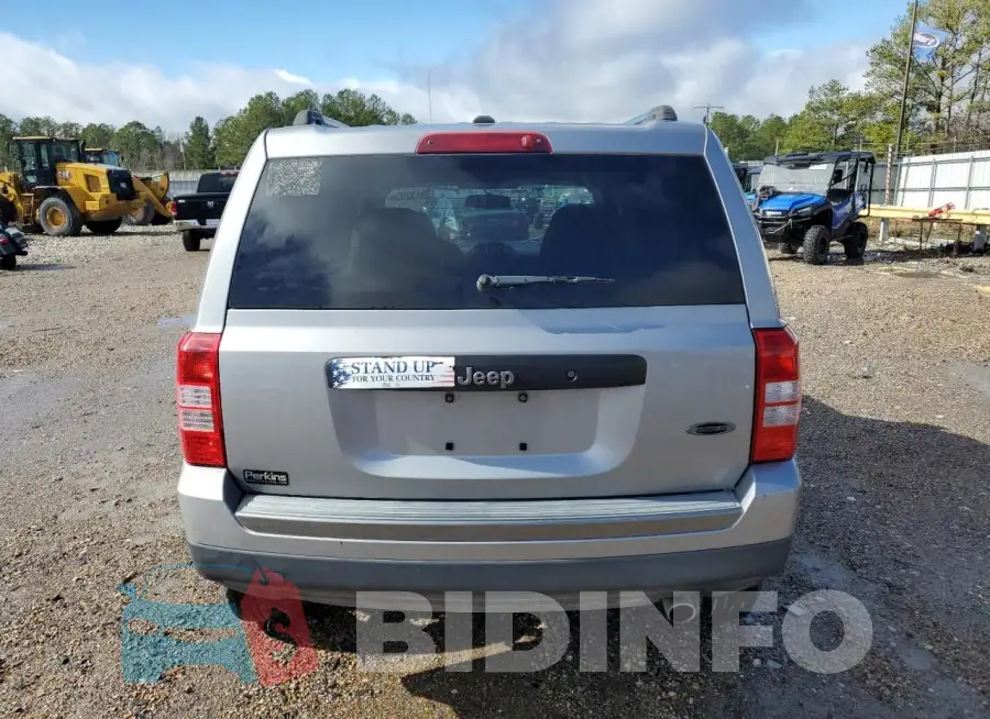1C4NJPBA3GD603741 Photo# 6