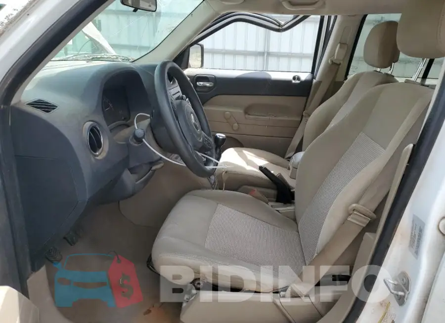 1C4NJRBB0FD370128 Photo# 7