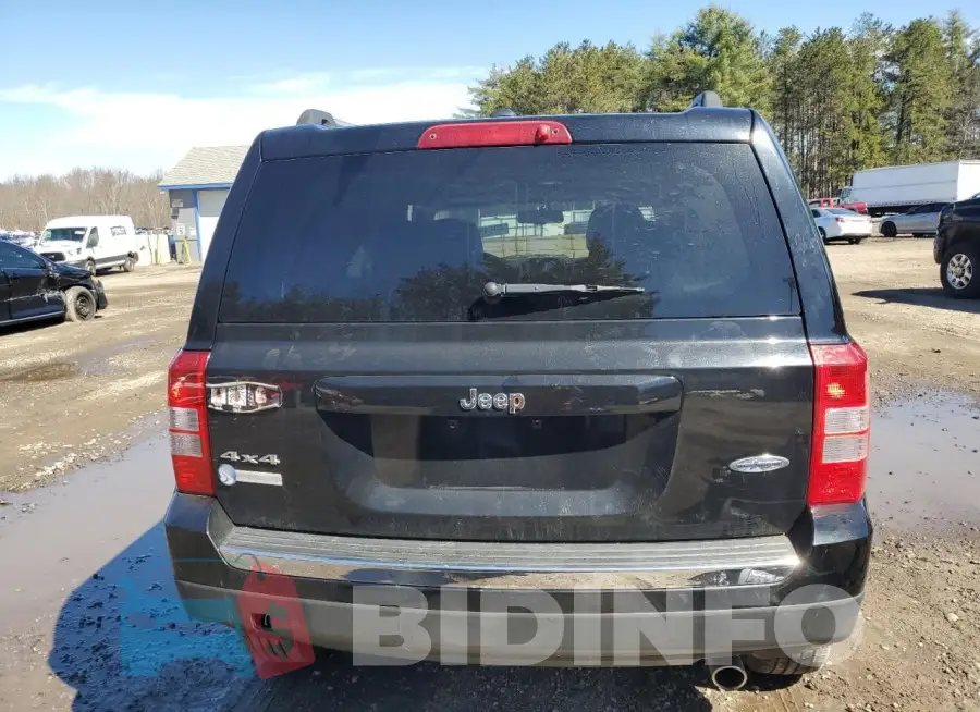 1C4NJRFB3GD581156 Photo# 6