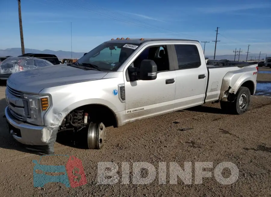1FT8W3DT9JEB27762 Photo# 1