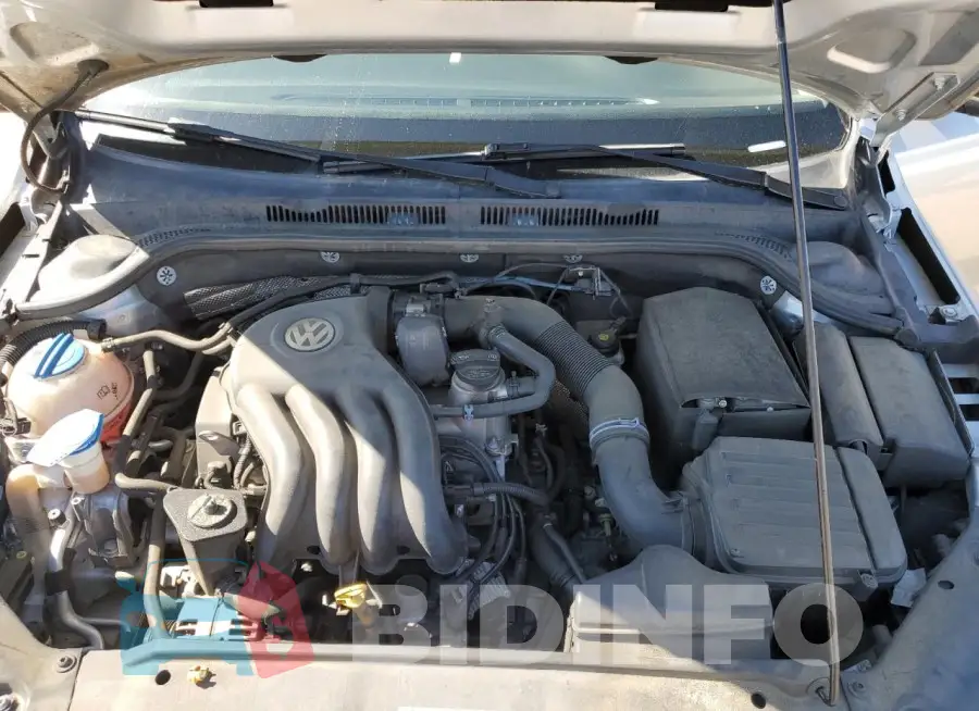 3VW2K7AJ8FM317045 Photo# 11